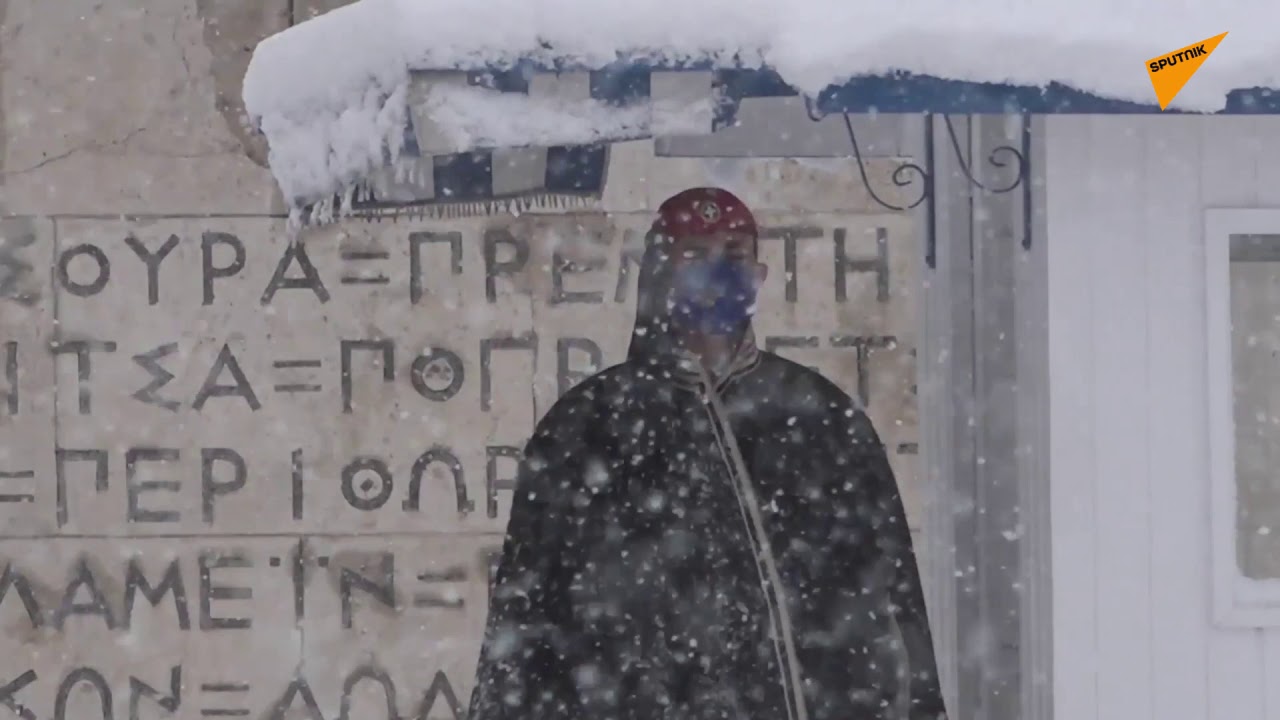 Χιόνια και παγετός σε όλη την Ελλάδα – Μοναδικές εικόνες από την κατάλευκη Αττική
