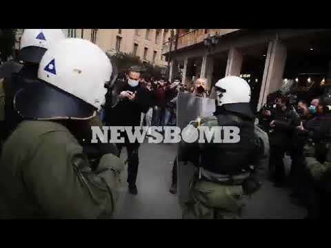 newsbomb.gr: Πορεία για Κουφοντίνα – Επεισόδια (05.03)